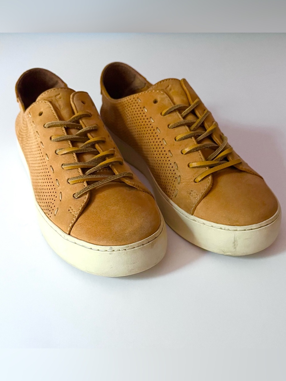 Frye Lena Perf Low Lace Sneakers Tan Honey Nubuck Leather Perforated Size 7.5M